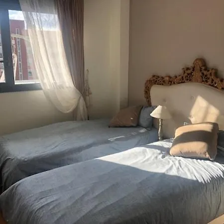 Quiet Modern 2 Bed With Balcony, Pool And Free Parking Apartament *