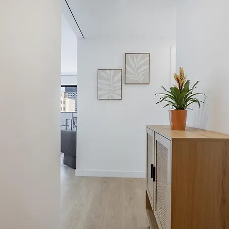 Quiet Modern 2 Bed With Balcony, Pool And Free Parking Apartmán *